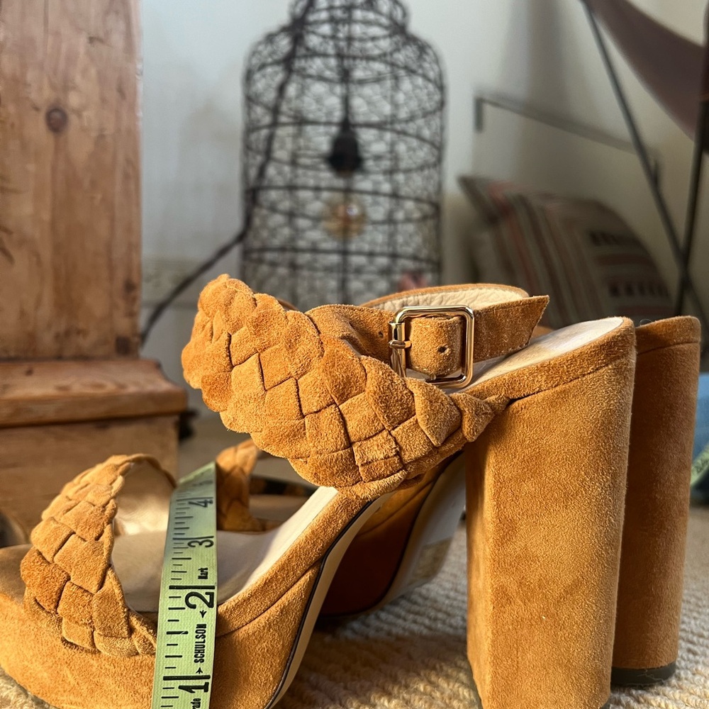 RAYE SUEDE PLATFORM HEELS. Size 7 - Picture 5 of 6